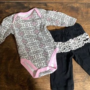 Long sleeve onsie ruffle butt pants set